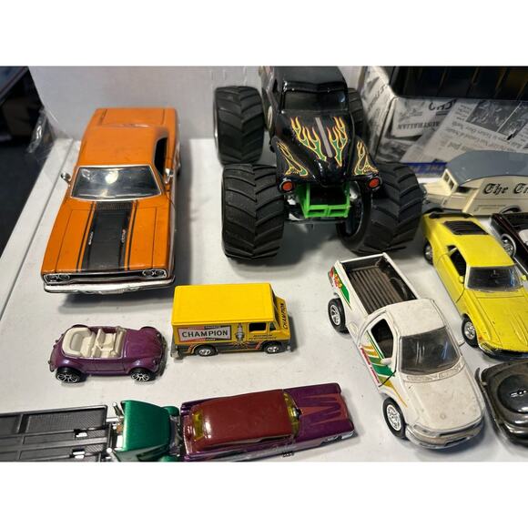 Die Cast & Toy Car Lot - 16x10x6 Box Filled as Pictured (Lot 03) - Picture 2 of 6